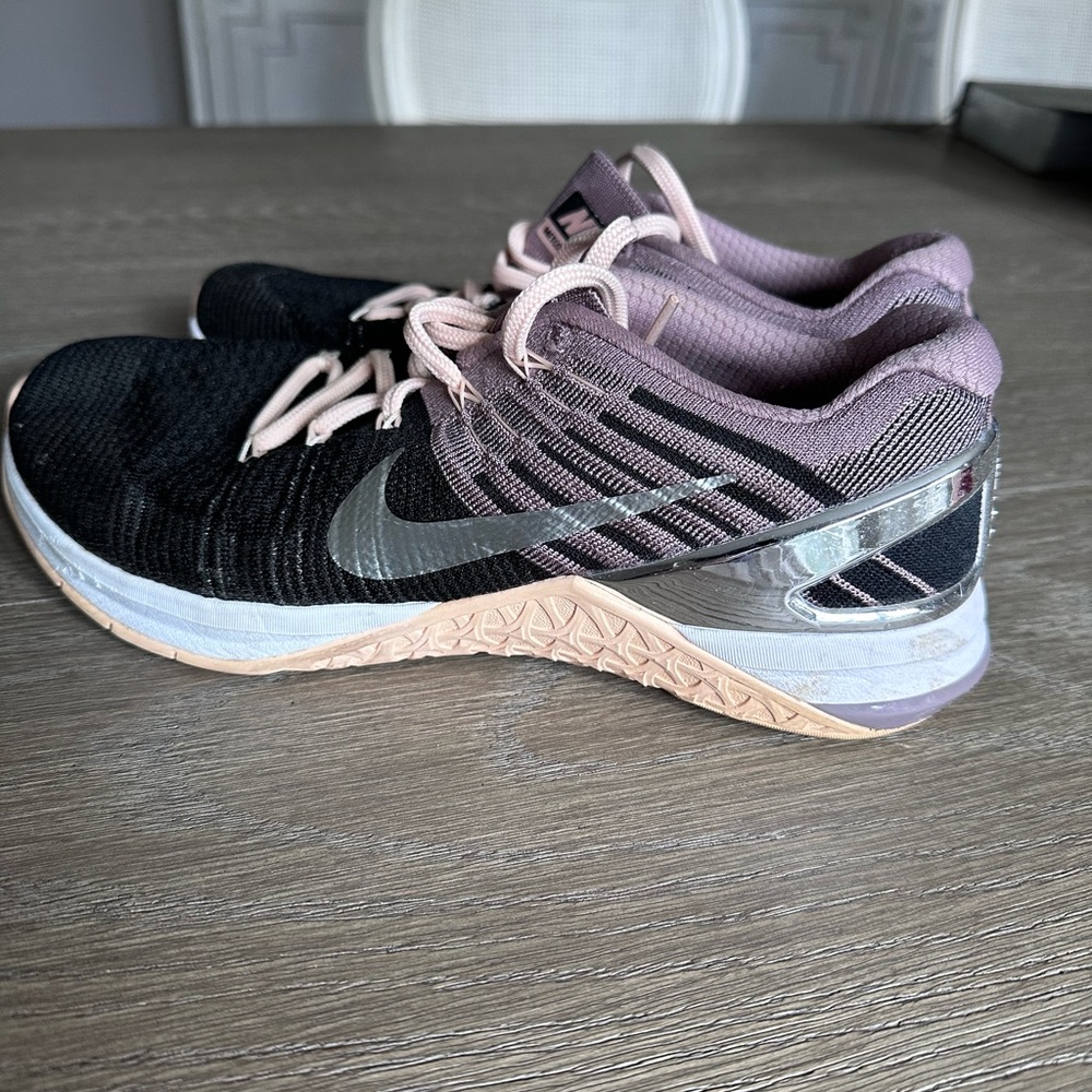 Nike Women’s Metcon Shoes size 9.5